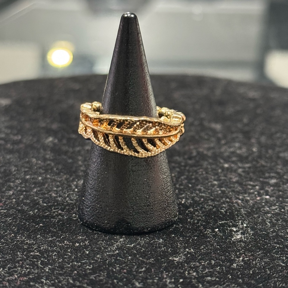 Elegant Gold Leaf Ring